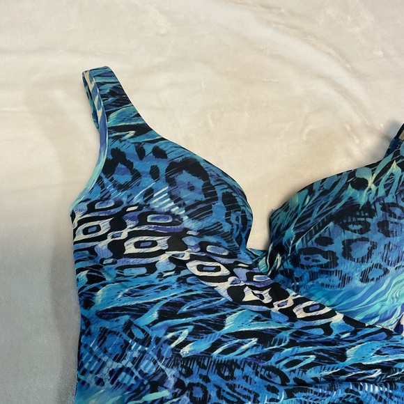 Miraclesuit Blue One Piece Swimsuit with V-Neckline and Ruched Bodice - Picture 5 of 15